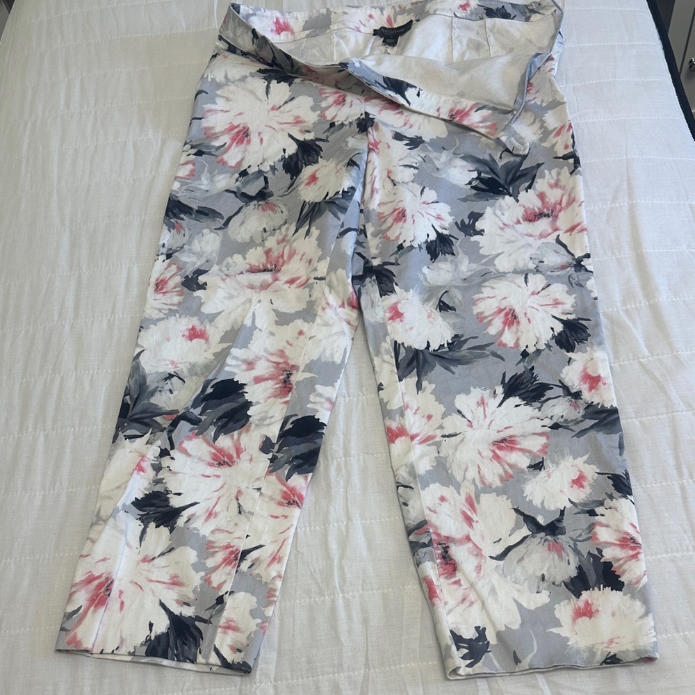 St. John Floral Cropped Pants in White, Pink & Gray